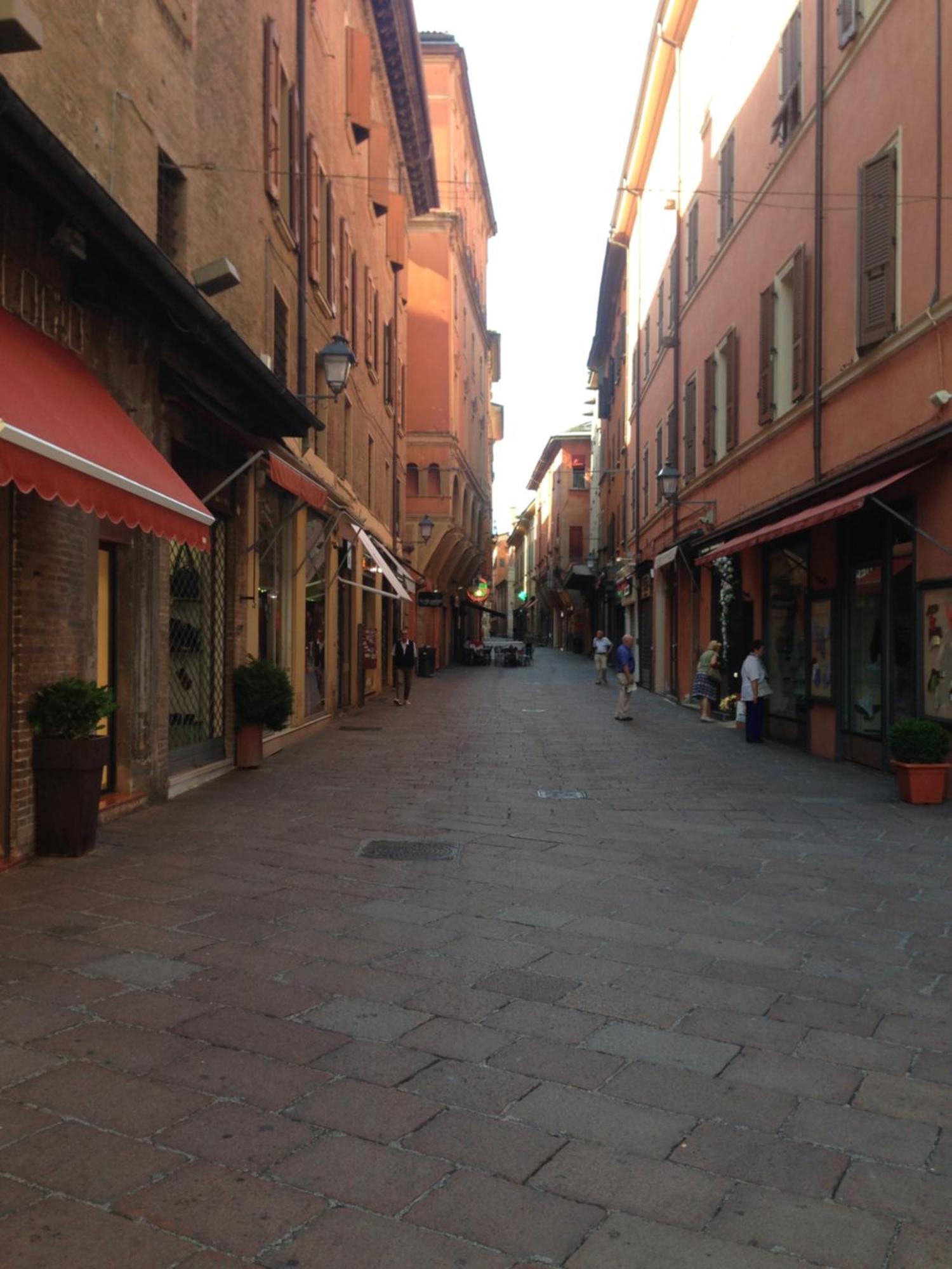 ボローニャPiccolo Monolocale A Due Passi Da Piazza Maggioreアパートメント エクステリア 写真